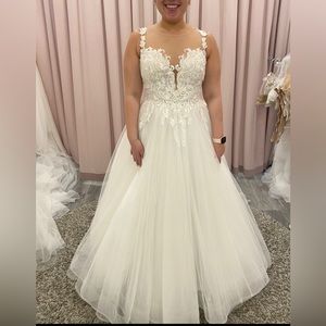Aurora Wedding Dress by La Sposa Size 12